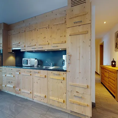 Flat In With Ski-in Ski-out Access *