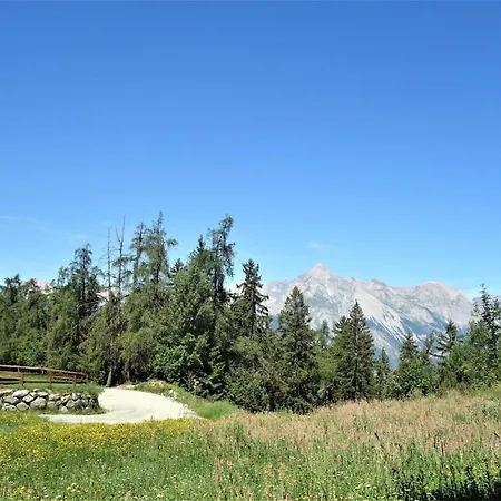 Flat In With Ski-in Ski-out Access شقة *