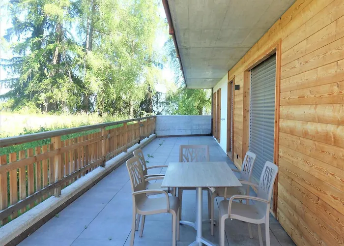 Flat In With Ski-in Ski-out Access