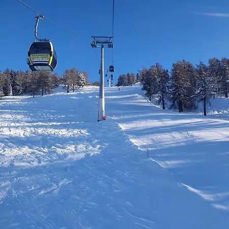 Flat In With Ski-in Ski-out Access Apartmán