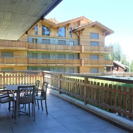 Flat In With Ski-in Ski-out Access 维松纳